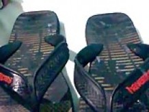 Lavei o chinelo Havaianas do novinho com minha porra