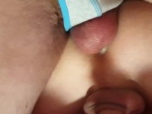 Impresionante culo apretado de femboys tiene una polla caliente dentro