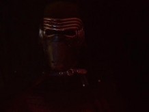 Kylo Ren lee "Arregla tu actitud", luego sacude su polla