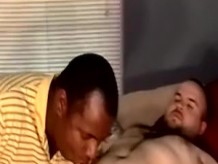 Oso americano amateur chupando polla e interracial