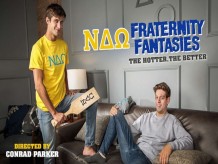 Hot College Jock le demuestra al líder de la fraternidad que puede hacer que se corra