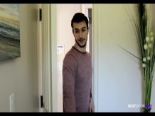 NextDoorRaw - Pizza Boy atrapado robando ropa interior de cliente