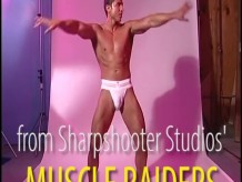 El baile duro de MUSCLE RAIDER CHRIS