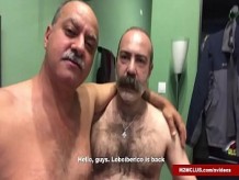 Papás ​​peludos follando con un tipo