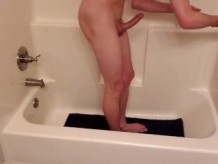 femboy paseos consolador en el baño