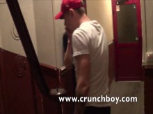 Oscar Wood folla a pelo un jovencito de Paris Crunchboy