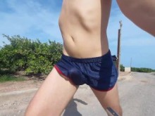 Salgo a correr en shorts y me pongo tan agresivo que me corro en los pantalones