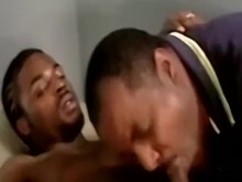 negro amateur consigue su jugoso polla lentamente aspirado