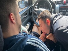 Twink exótico es clavado en el asiento trasero del taxi Dick Rides