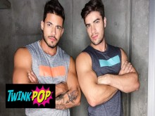 TWINKPOP - El musculoso Daniel Montoya inclina el trasero de Alejo Ospina y le golpea el culo apretado