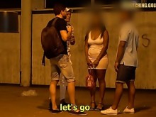 Hermanos reales se convencen de tener sexo GANGBANG con un extraño cuando ven a A b. De dinero