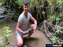 FamilyTwink - Explorando la naturaleza con mi tío adoptivo lascivo