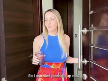 Follé a la madrastra caliente de mi mejor amigo con grandes tetas.