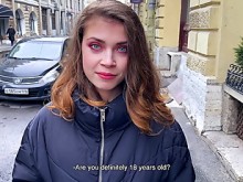 Una simple solicitud en la calle terminó con un final inesperado: correrse en el coño y ponerse bragas