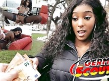 Scout alemán Ebony Fitness Teen Rae Eye Rolling Orgasm Fuck en Real Street Casting