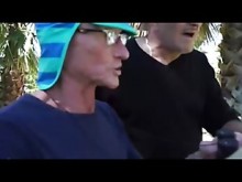 Lucky Stepgrandpa folla chica alta