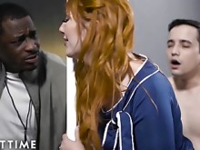 Tiempo para adultos - Lauren Phillips &#'marido casi la atrapa follando una estudiante!