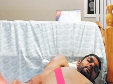 Me encanta estirar mi culo de twink