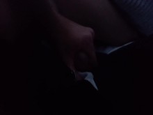 Fuertes gruñidos y corridas en los pantalones de mi chándal con mi polla con cabeza de hongo