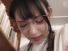 Tener sexo furtivo en la biblioteca