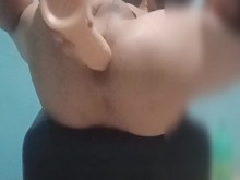 Consolador gigante en el culo de un casado