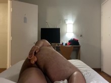 Consolador boca abajo en el culo