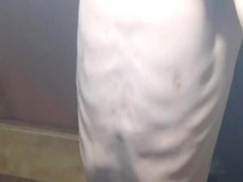 Mirada de cerca de mi cuerpo sexy muy delgado y mis costillas.