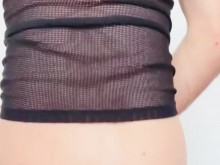 ¡¿Cómo puede caber un enchufe tan ENORME en ese culo??! ¡Y eso hace que se corra con las manos libres!