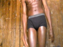 AMATEUR MUSCULADA BISEXUAL CON BONITO CUERPO