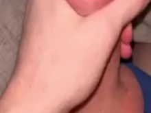 Chico ruso cachondo masturbándose por la noche con boxers calientes de Lonsdale