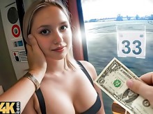 CAZA4K. ¡Nena rubia chupó una polla en el baño de la ESTACIÓN DE TREN!