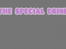 Orlando le pide la bebida especial al guapo bartender Wolf Rayet en el Hot Dog Club de Milán