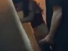 Adolescente india se folla a un chico blanco fuera del club (video completo)