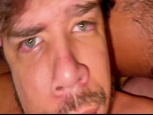 JOVENCITO GRITANDO DURO SER FOLLADO POR DOS MACHOS.