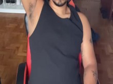 Siempre cachonda, disfrutando viendo porno después.