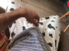 TOMANDO CERVEZA JUGANDO CON MI POLLA GRANDE