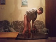 Adolescente flaco muy cachondo desesperado por una polla en el culo