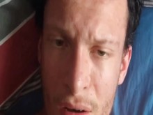 Bombeando una gran carga en mi boca y tragando mi jugoso semen