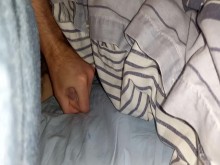 Correrse en un condón gran carga pesada de una polla en forma de hongo