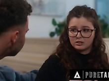 PURE TABOO La ingenua Leana Lovings descubre sorprendentemente lo retorcida que es realmente su familia adoptiva