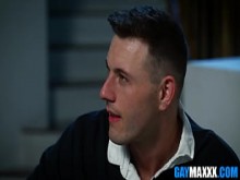 Sexo gay con jefe vampiro