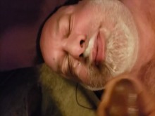 ¡FUENTE DE CORRIDA! La BBC le hace un enorme facial al oso y él se masturba.