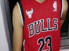 POV: Me masturbo en la ventana de mi apartamento y me ven los vecinos