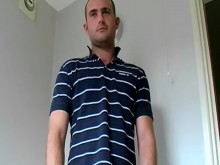 Entrevistado en el Reino Unido gay Toby juega anal mientras se masturba en solitario