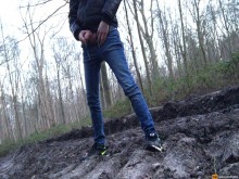 A los chicos en público les encanta mostrar su polla en público.