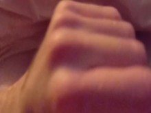 Me masturbo la polla y luego te muestro toda su longitud.