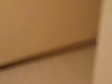 Sacándome la polla y masturbándome en un pasillo público