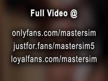 Hombre asalariado atado