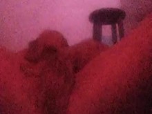 Toqueteándome el culo y masturbándome en un agujero glorioso público mientras varios hombres se asoman por los agujeros