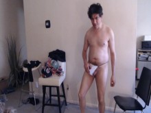 ¡Disfrutando de toda su gloria muscular desnuda!